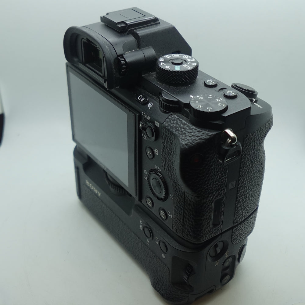 Used Sony a7R II (ILCE-7RM2) W/ VG-C2EM Battery Grip | U8