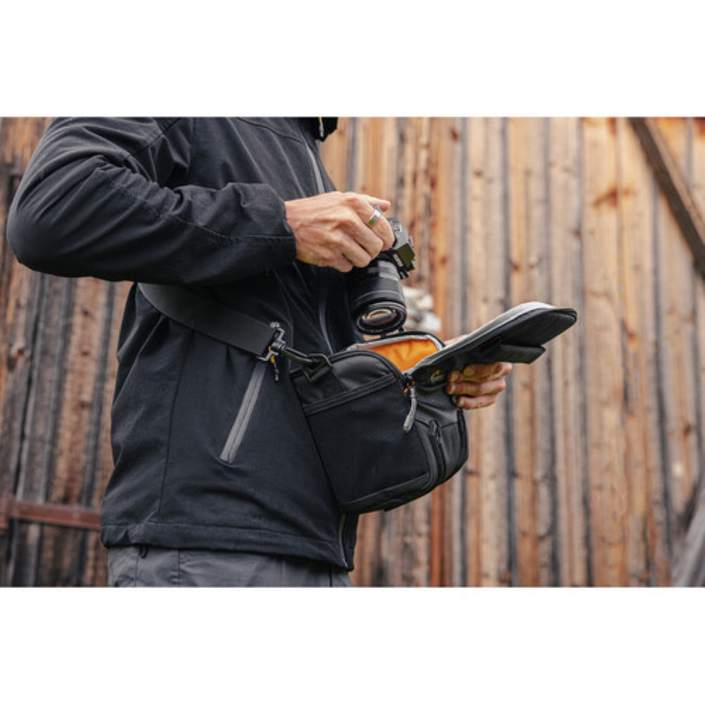 Lowepro Adventura SH 120 III Shoulder Bag | Black