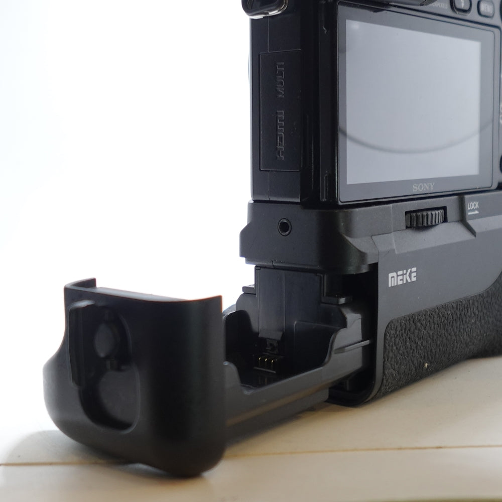 Used Sony A6000 W/ MEKE Battery Grip | Black | U8