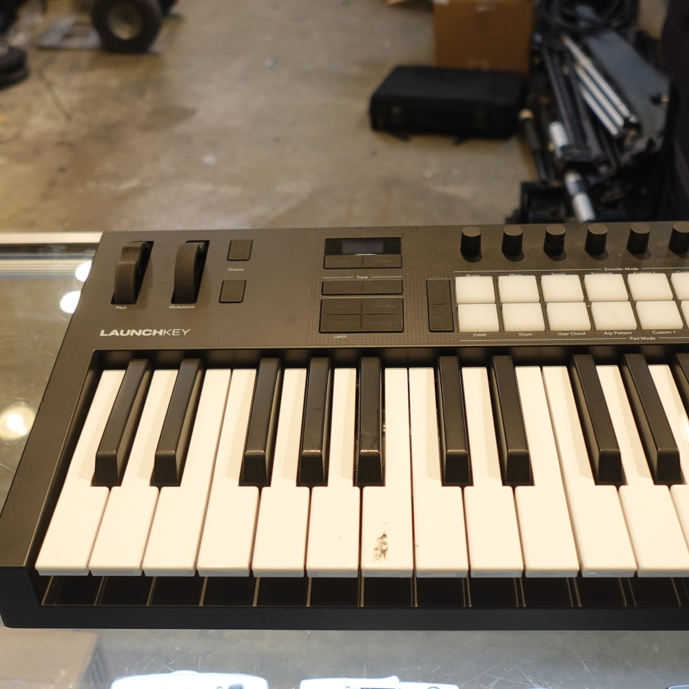 Used Novation Launchkey 37 | DAW controller | U8