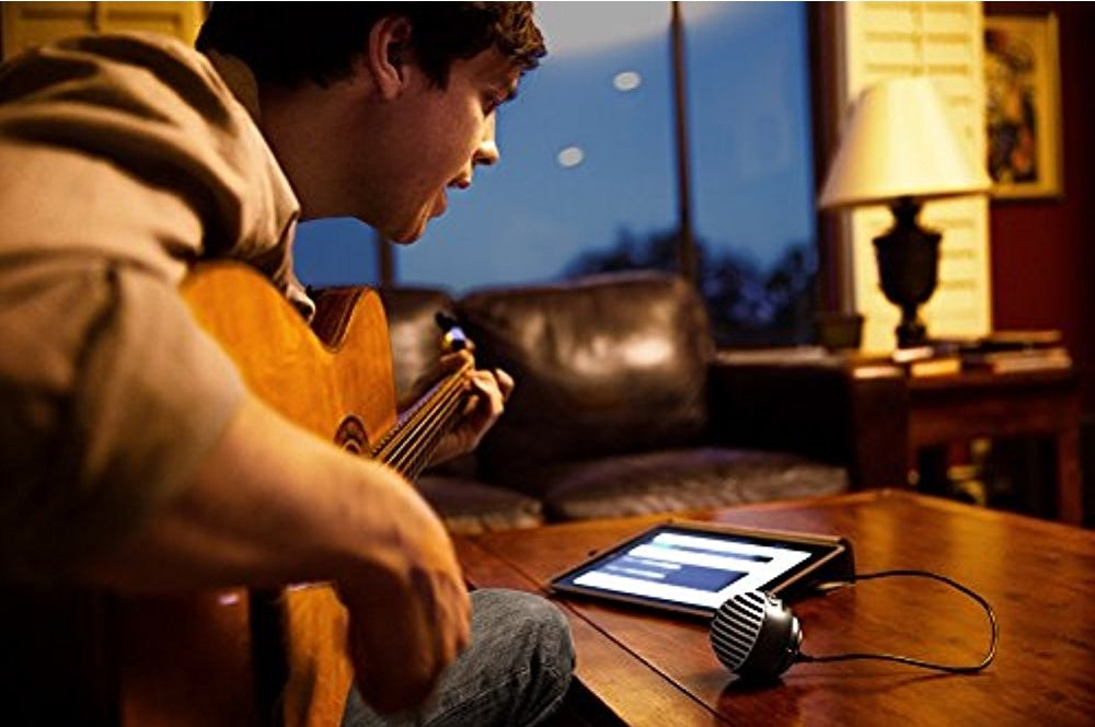 Shure MV5 Digital Condenser Microphone (Black) + USB & Lightning Cable