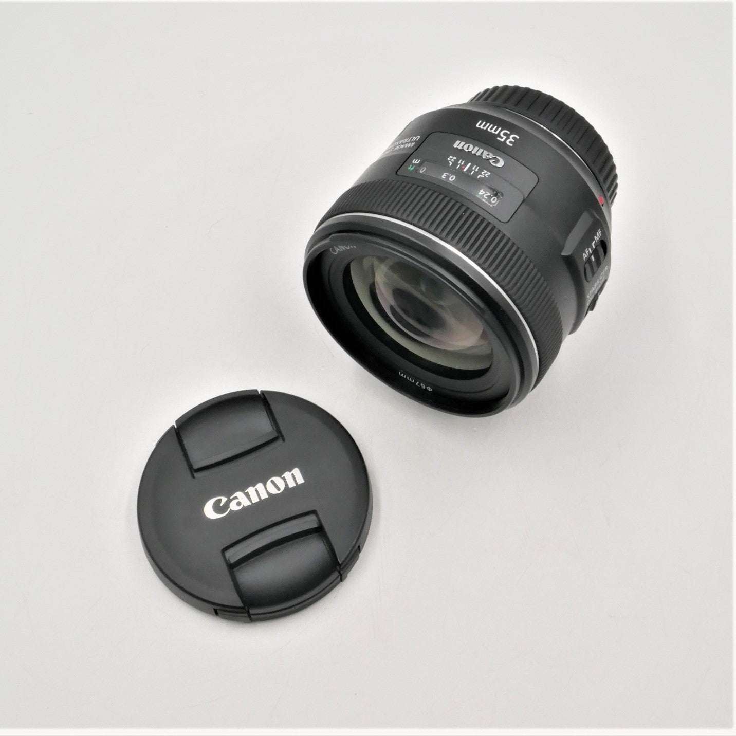 Canon EF 35mm f/2 IS USM Lens **USED VERY GOOD**