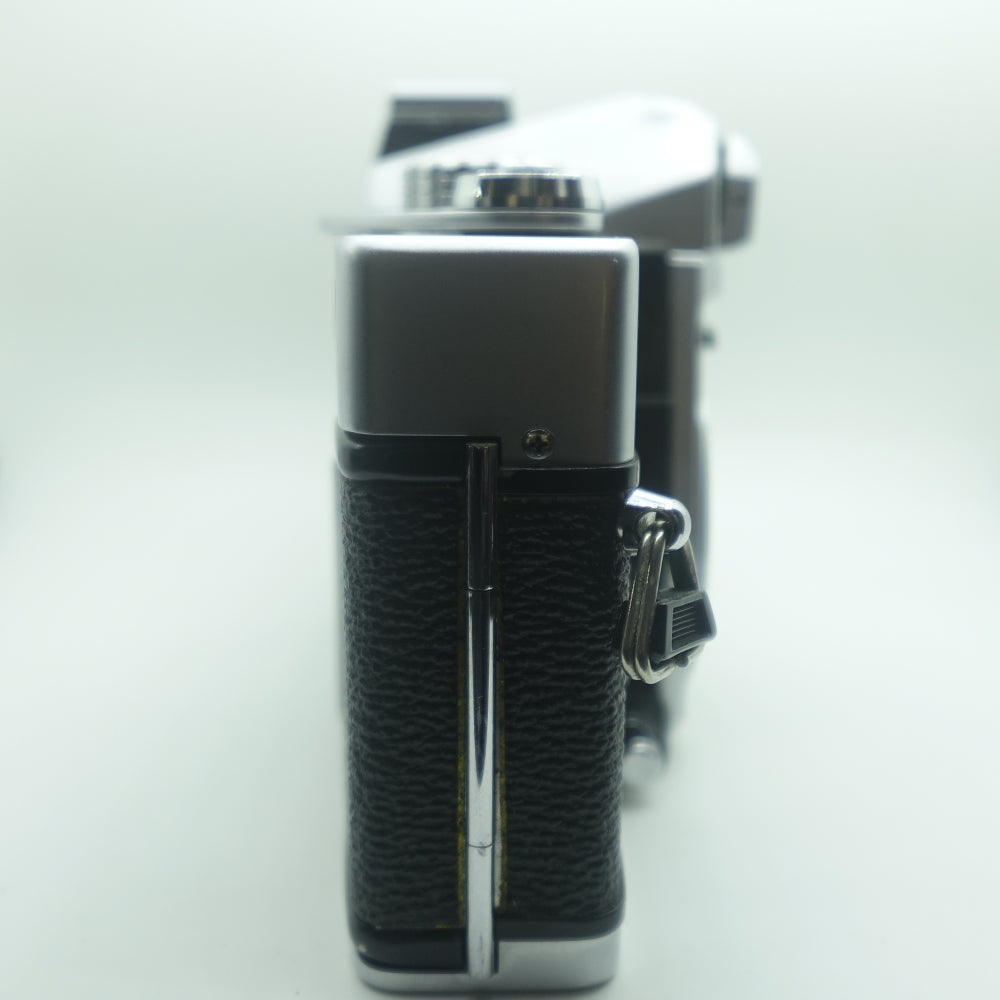 Used Minolta SRT 303b 35mm SLR Camera Body | Chrome | U7
