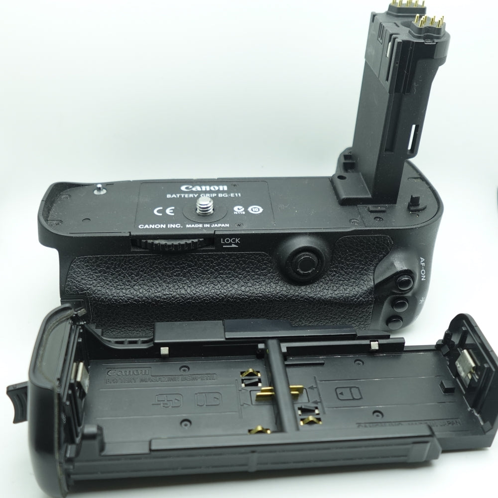 Used Canon BG-E11 Battery Grip |  Black | U8+