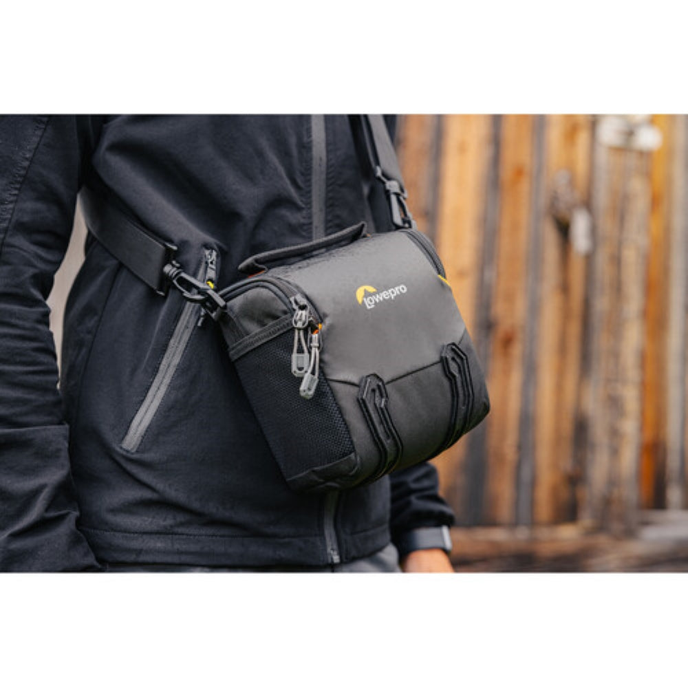 Lowepro Adventura SH 120 III Shoulder Bag | Black