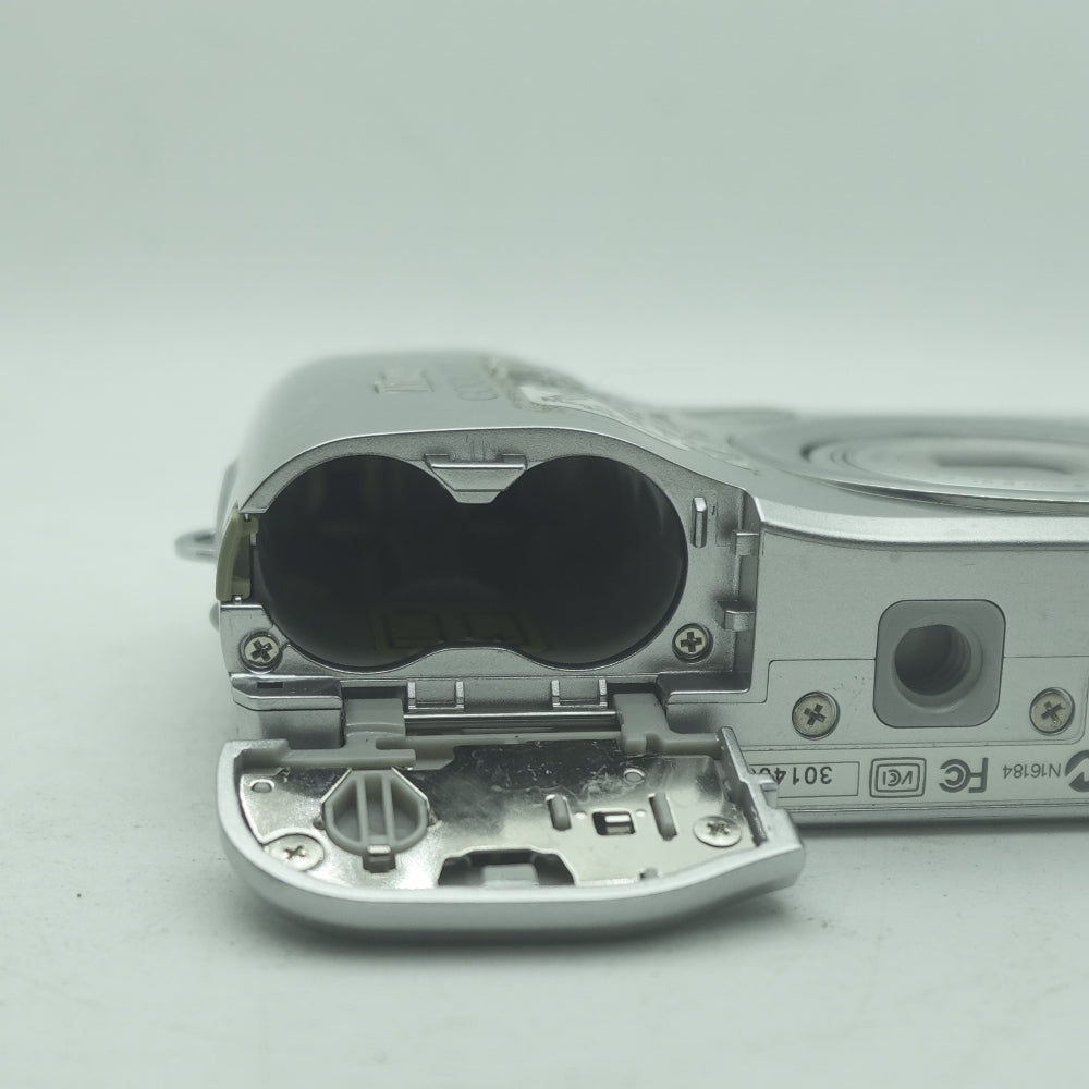 Used Nikon CoolPix L14 | Silver | U7