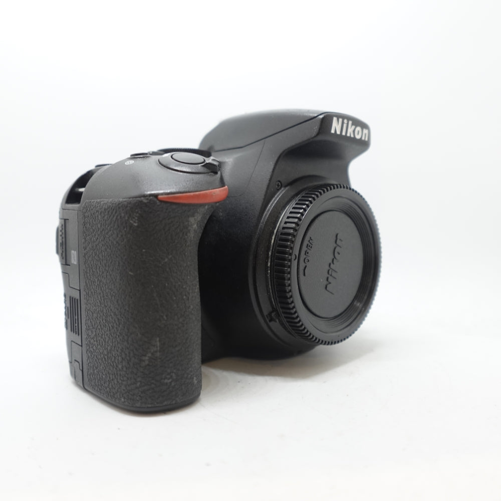 Used Nikon D5600 DSLR Camera Body | Black | U9
