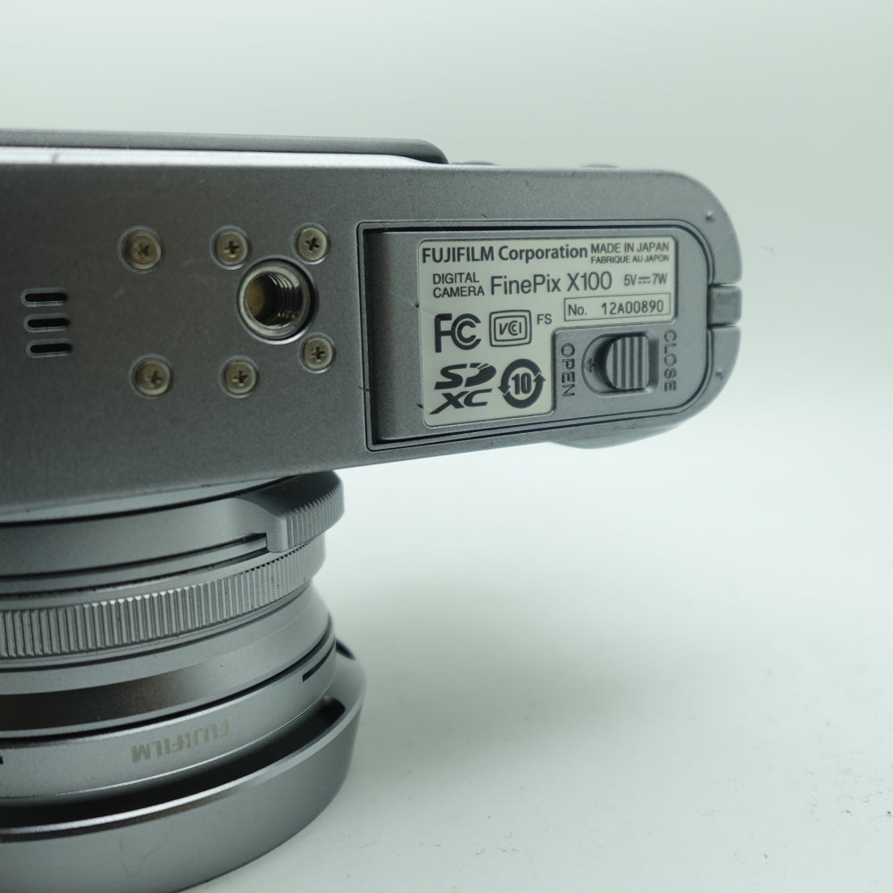 Used Fujifilm X100 |12.3MP APS-C | Digital Camera | Silver | U8