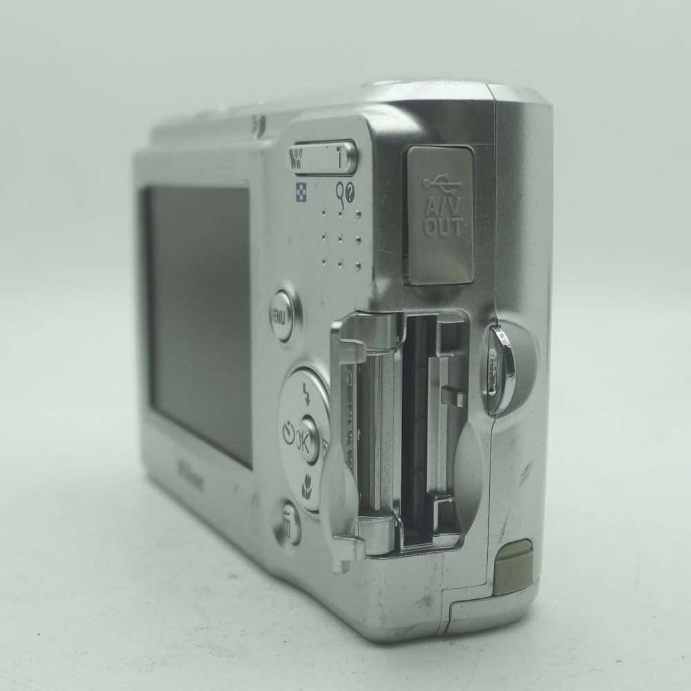 Used Nikon CoolPix L14 | Silver | U7