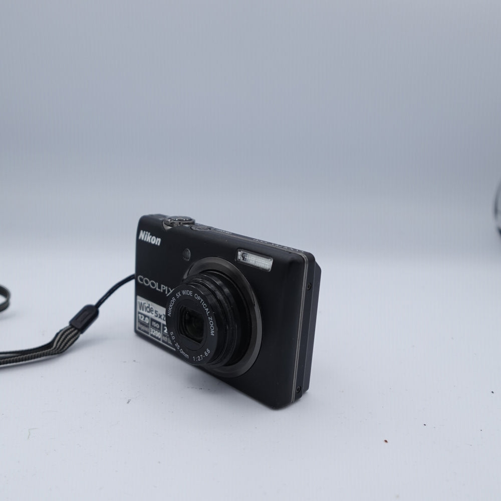 Used Nikon Coolpix S570 Digital Point and Shoot Camera | Black | U9