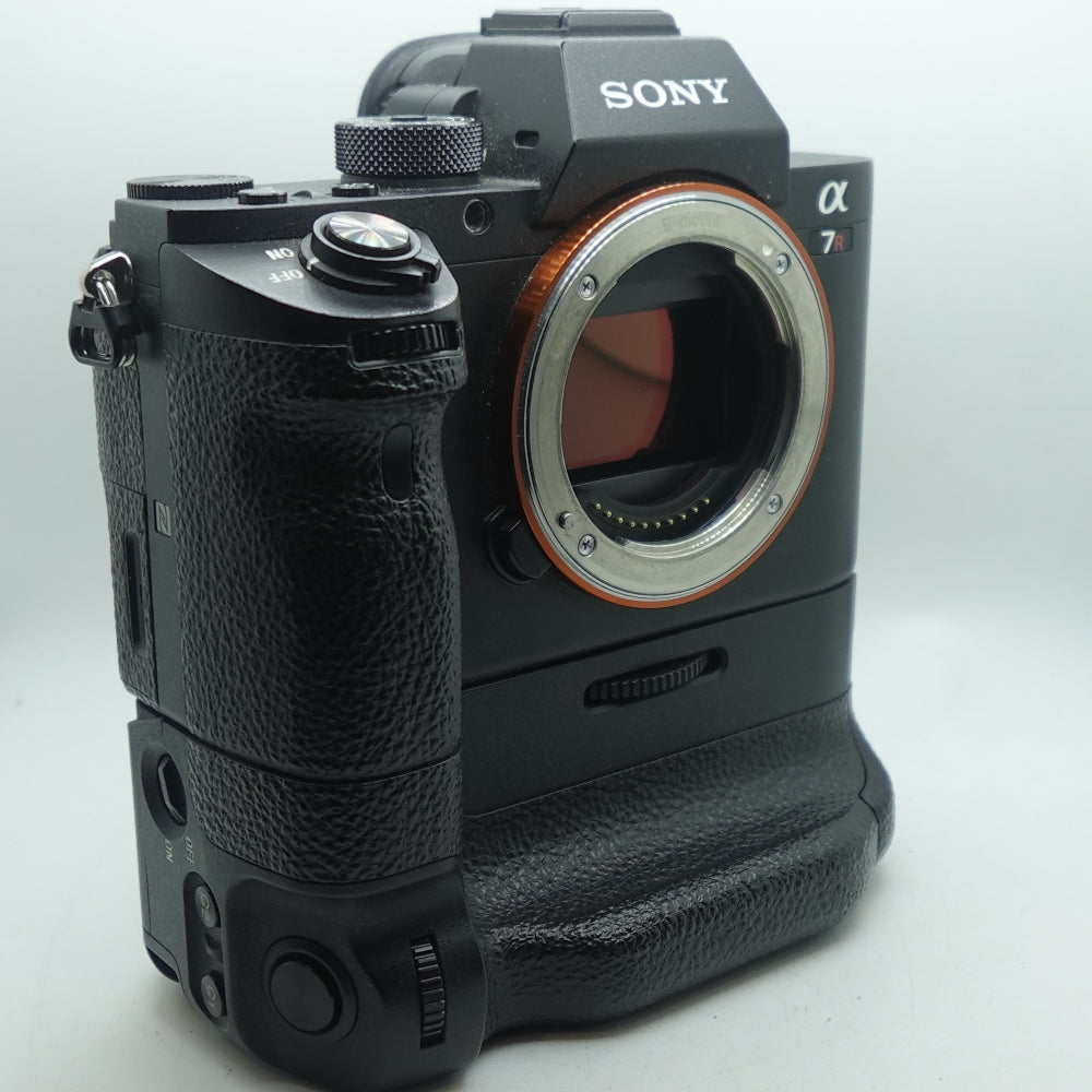 Used Sony a7R II (ILCE-7RM2) W/ VG-C2EM Battery Grip | U8