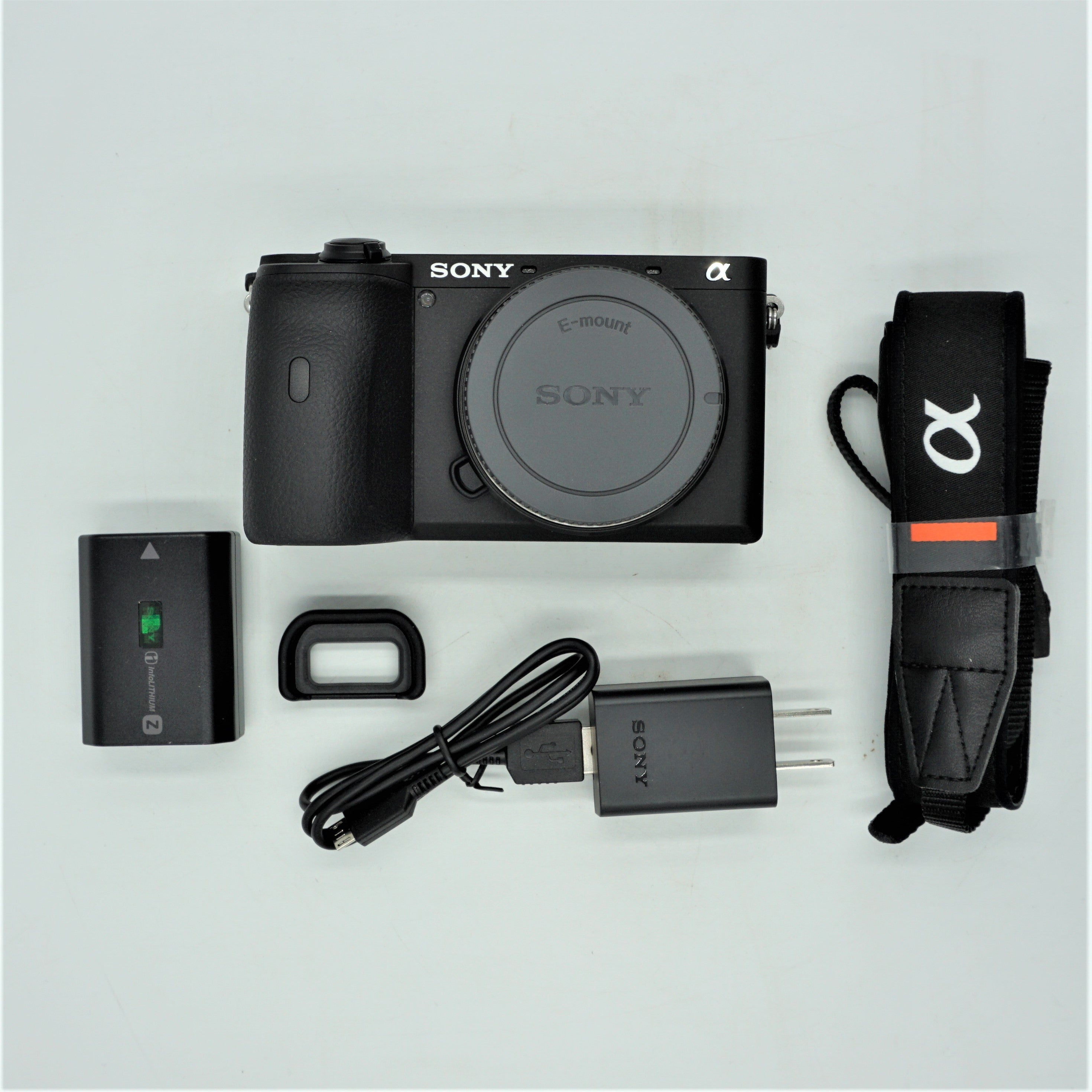 Fondina Semirigida In Vera Pelle Per Sony Alpha A6100 E A6400 – MegaGear Ever Ready, Protezione Totale