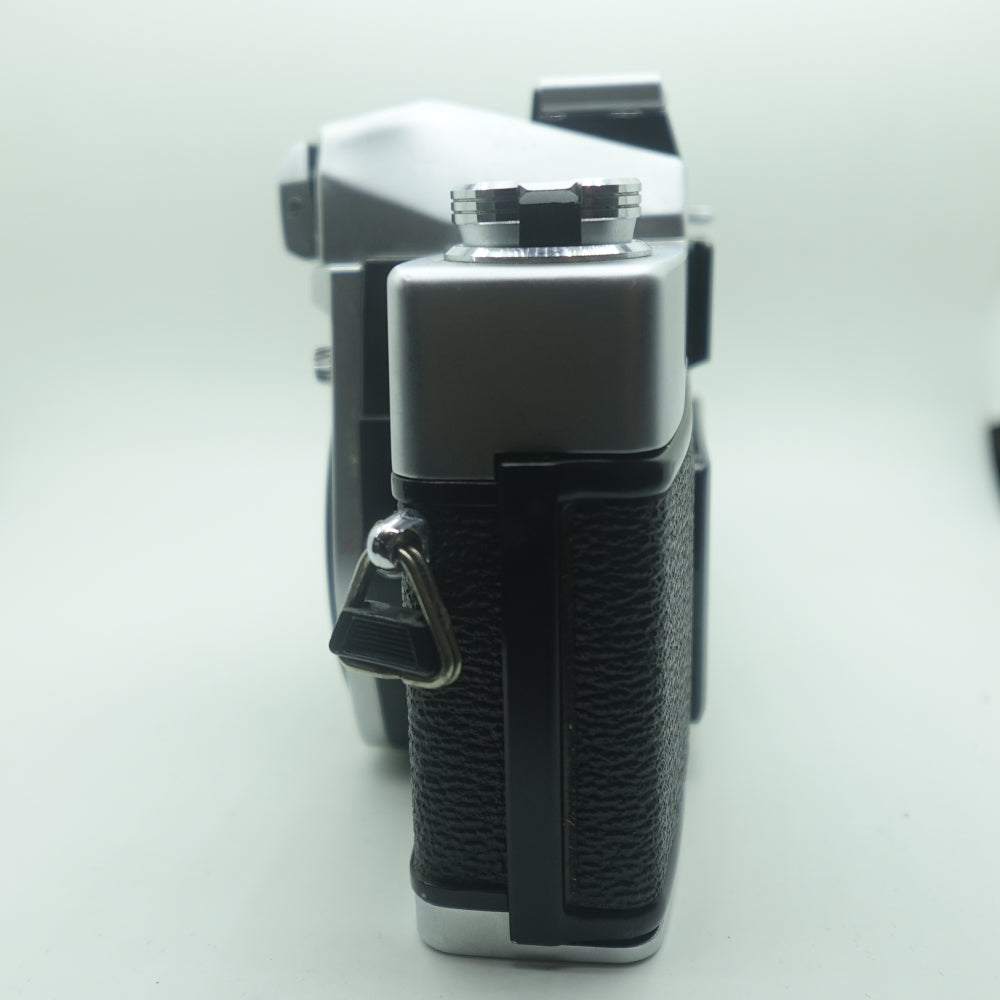 Used Minolta SRT 303b 35mm SLR Camera Body | Chrome | U7