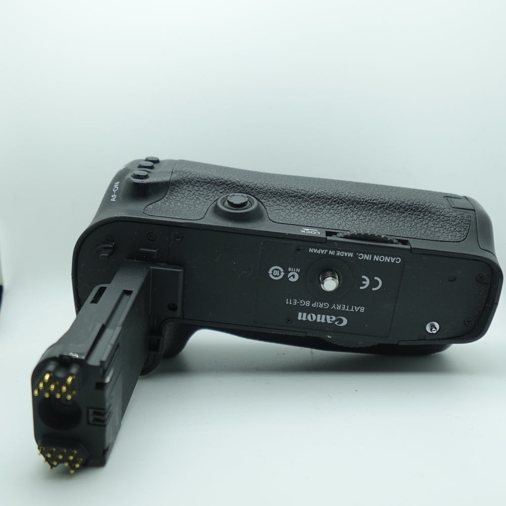 Used Canon BG-E11 Battery Grip |  Black | U8+