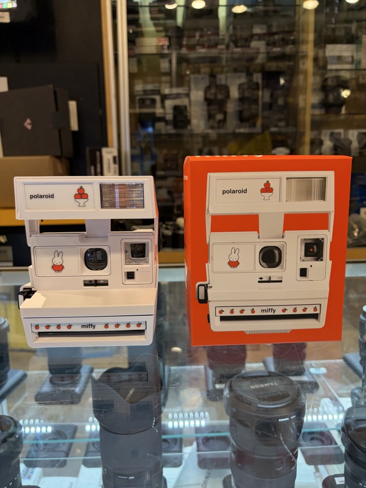 Retrospekt Polaroid 600 Instant Film Camera - Miffy White