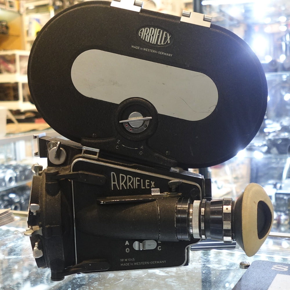 Used Arriflex 16M 16mm Cine Camera w/ 100ft Magazine & Motor | U8