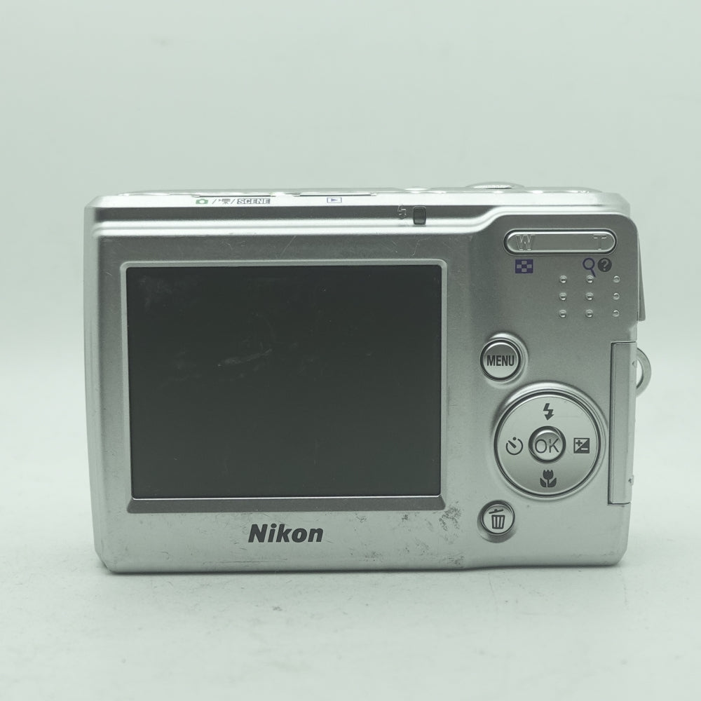 Used Nikon CoolPix L14 | Silver | U7
