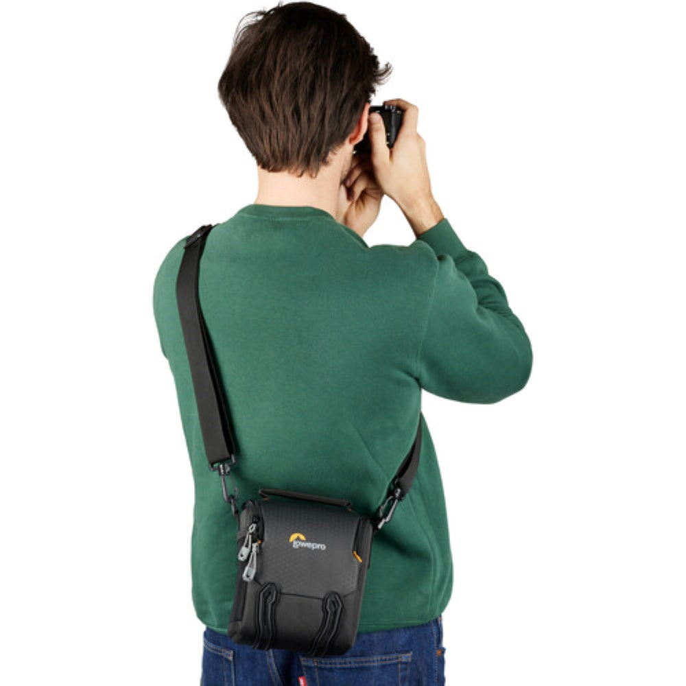 Lowepro Adventura SH 120 III Shoulder Bag | Black