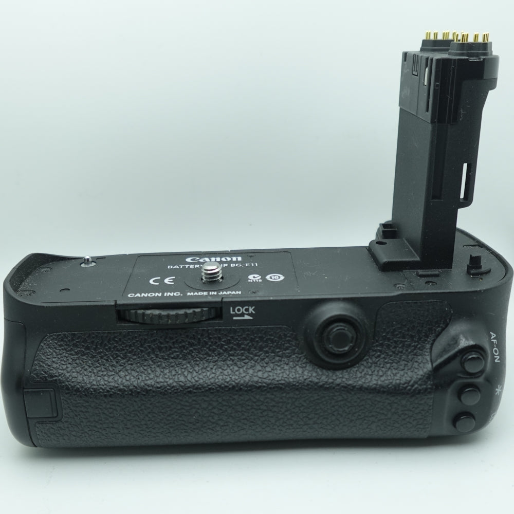 Used Canon BG-E11 Battery Grip |  Black | U8+