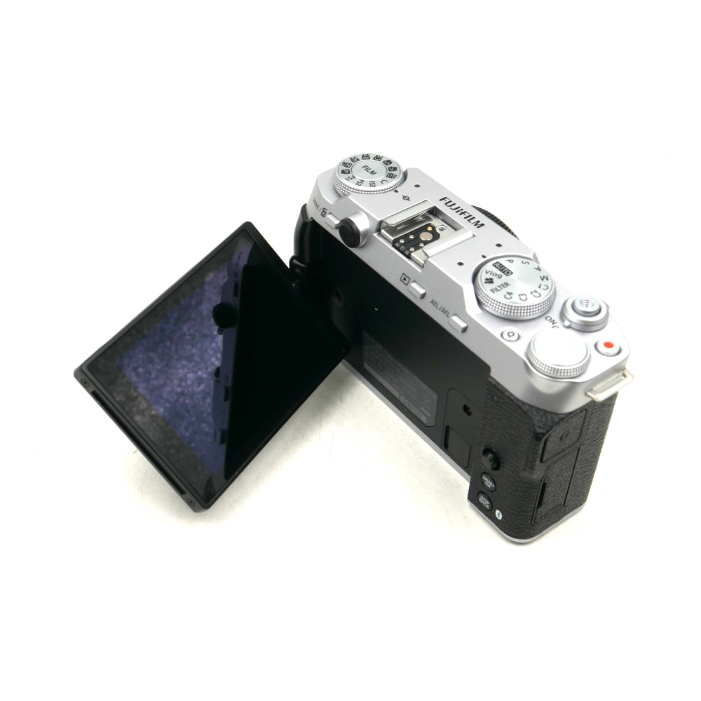 FUJIFILM X-M5 Mirrorless Camera with XC 15-45mm f/3.5-5.6 Lens | Silver  **OPEN BOX**